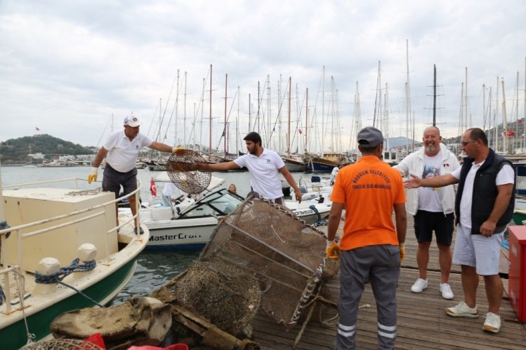 Bodrum’da Tatilcilerden Geri Kalanlar: Denizden 170 Çuval Çöp Çıktı