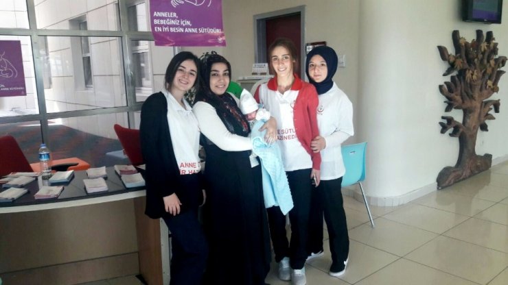 Emzirme Bebeği Mutlu Yapıyor