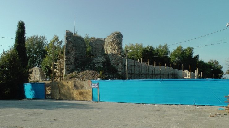 Tarihi Ceneviz Kalesi Gün Yüzüne Çıkıyor