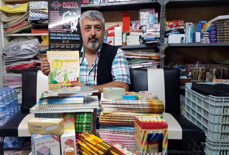 400 Bin Liralık Kırtasiye Malzemesini Öğrencilere Bağışladı