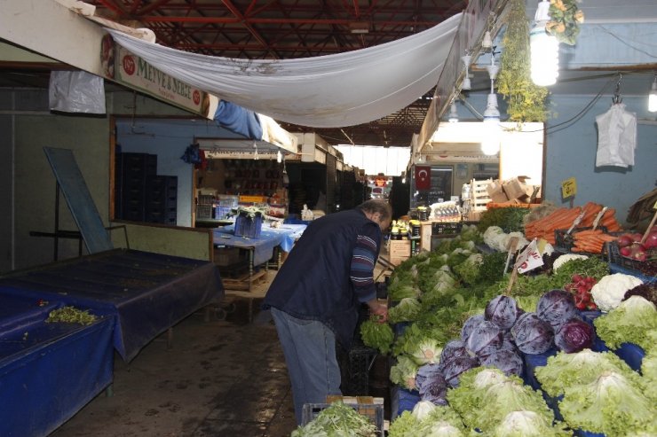 Unutulan Kapalı Pazar Esnafı Perişan
