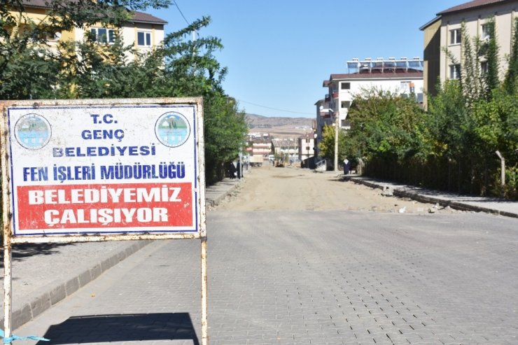 Genç’te Üstyapı Çalışmaları