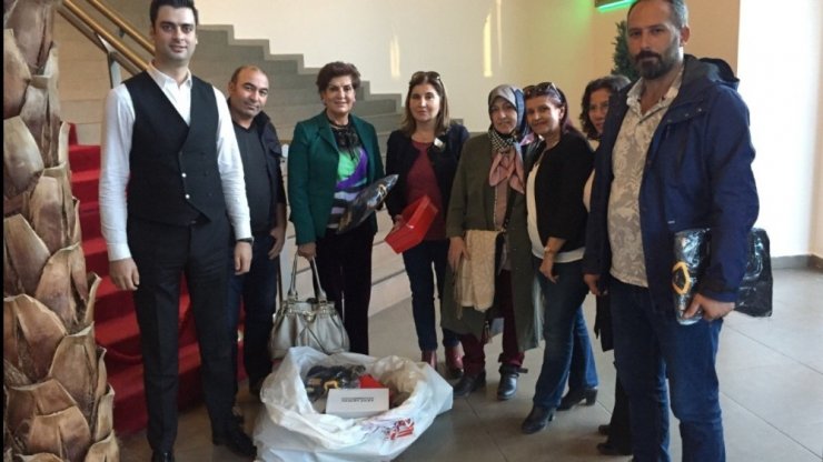 Hayırsever Aileden 800 Öğrenciye Kıyafet Ve Kırtasiye Desteği