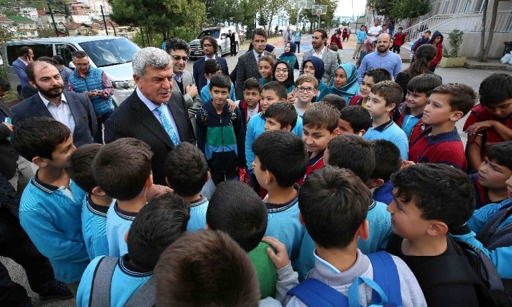 Başkan Karaosmanoğlu: “Çocuklarımız Kitaba Ulaşsın İstiyoruz”