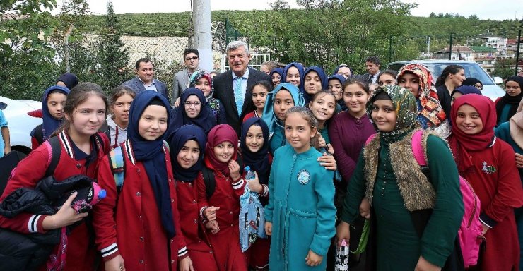 Başkan Karaosmanoğlu: “Çocuklarımız Kitaba Ulaşsın İstiyoruz”