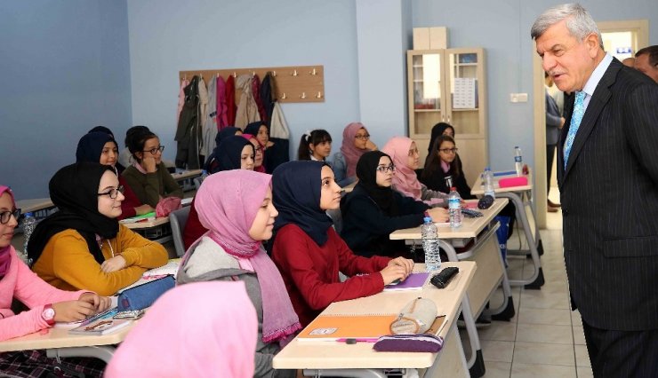 Başkan Karaosmanoğlu: “Çocuklarımız Kitaba Ulaşsın İstiyoruz”