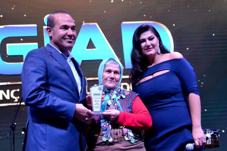 Ümmiye Koçak’a ’Onur Ödülü’