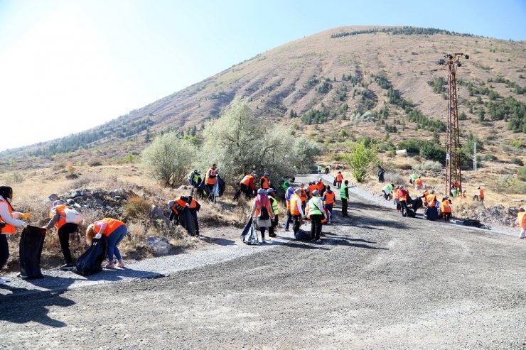 Ali Dağı Çöplerden Temizlendi