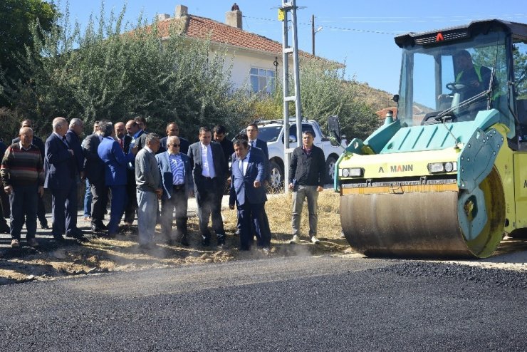 Köy Yolu Genişletme Ve Sıcak Asfalt Çalışmaları Başladı