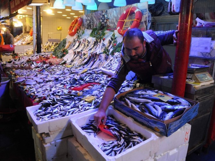 Hamsinin Fiyatını Gören Tezgahtan Kaçıyor