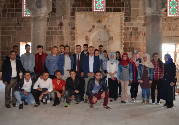 Kyk Öğrencileri Tarihi Mekanları Gezdi