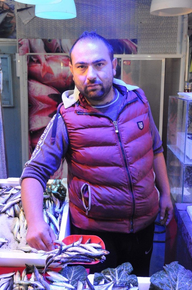 Hamsinin Fiyatını Gören Tezgahtan Kaçıyor