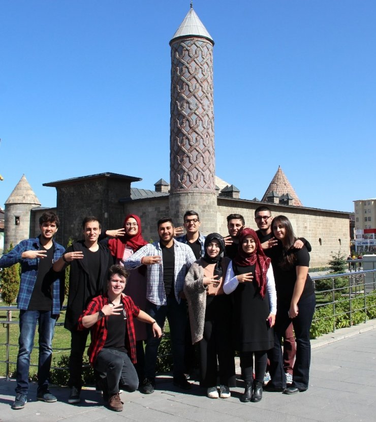 Geleceğin ’Umutlu’ Doktorları: Emsa Atatürk