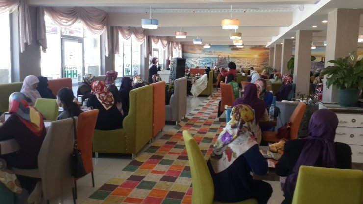 İhh Kadın Komisyonu Arakan’a Yardım İçin Kahvaltı Programı Düzenledi