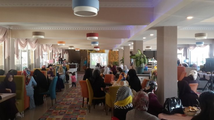 İhh Kadın Komisyonu Arakan’a Yardım İçin Kahvaltı Programı Düzenledi