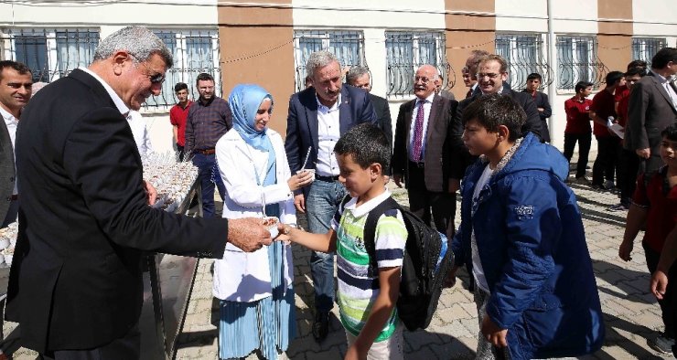 Başkan Karaosmanoğlu Derince’de Aşure Etkinliğine Katıldı