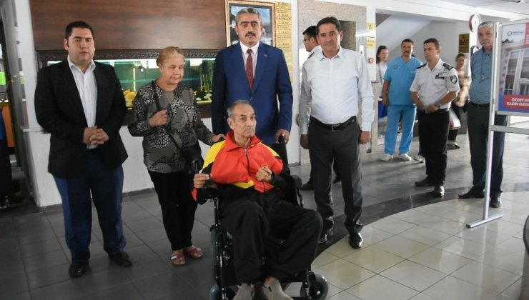 Başkan Alıcık, Eski Futbolcuya Engelli Aracı Hediye Etti