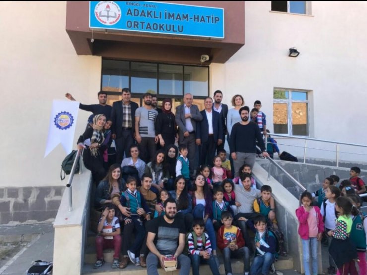 Bingöl’de Öğrencilere Kırtasiye Yardımı