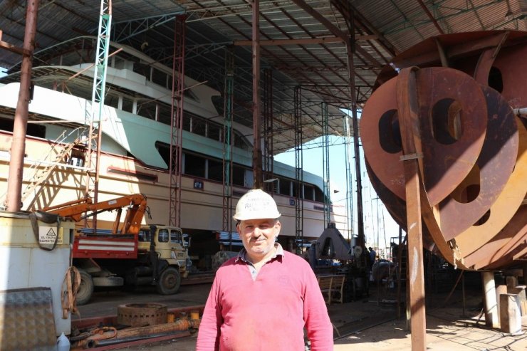 Çeliği İşleyerek Devasa Teknelere Dönüştürüyorlar