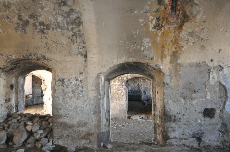 Arap Tabya Hayvan Barınağı Olarak Kullanılıyor