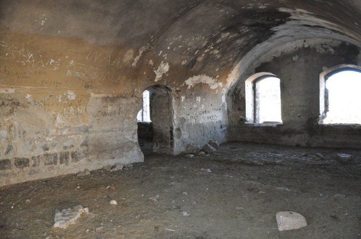 Arap Tabya Hayvan Barınağı Olarak Kullanılıyor