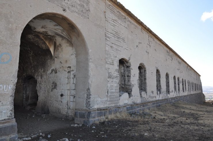 Arap Tabya Hayvan Barınağı Olarak Kullanılıyor