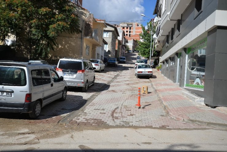 Asfalt Yama Ve Parke Çalışmaları Devam Ediyor