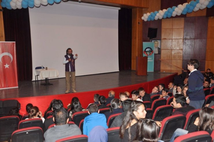 Ünlü Yazar Sinan Yağmur, Tunceli’de Öğrencilerle Buluştu