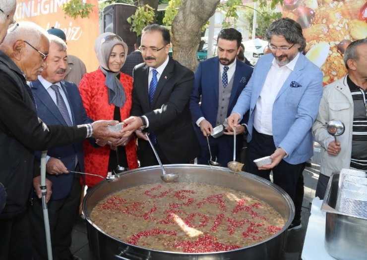 Uşak’ta 5 Bin Kişilik Aşure Dağıtıldı