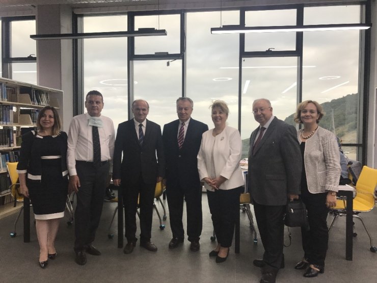 Beü Kütüphanesi Ziyaretçilerini Ağırlamaya Devam Ediyor