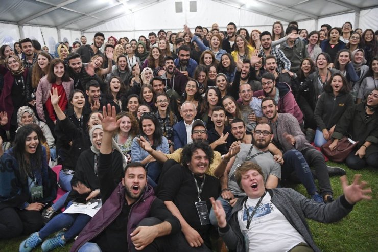 Chp Genel Başkanı Kemal Kılıçdaroğlu, Kapadokya’da Tasarımcı Gençlerle Uluştu