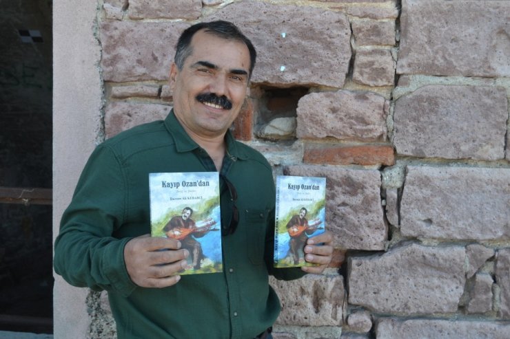 Kayıp Ozan, Şiirlerini Kitaplaştırdı