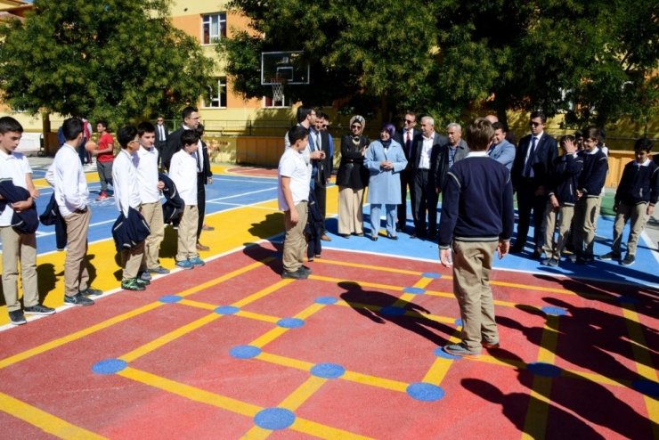 Meramlı Çocuklar ’Bilim Kurdu’ İle Öğreniyor