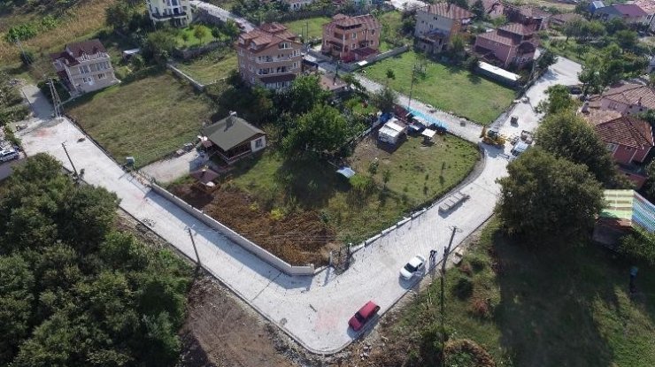 Başiskele’de 70 Kilometrelik Yolun Kaldırım Bordürleri Boyandı