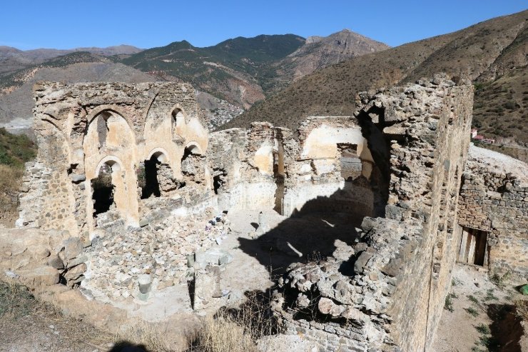 Gümüşhane’deki Ermeni Kilisesinde İlginç Motifler