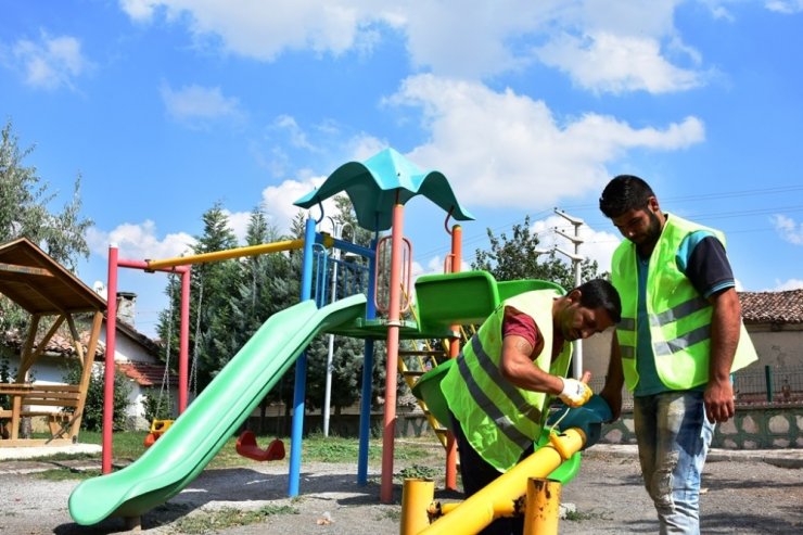 İnönü Belediyesi Ekiplerinin Parklarda Bakım Ve Onarım Çalışmaları