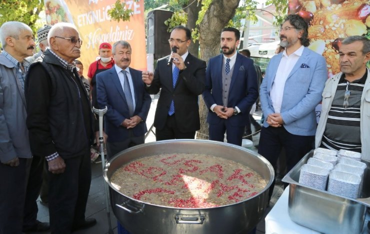 Uşak’ta 5 Bin Kişilik Aşure Dağıtıldı