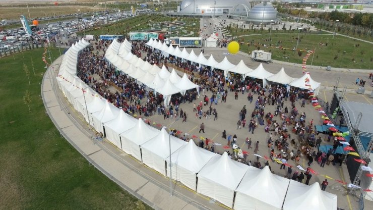 Konya Bilim Festivaline 100 Bin Ziyaretçi