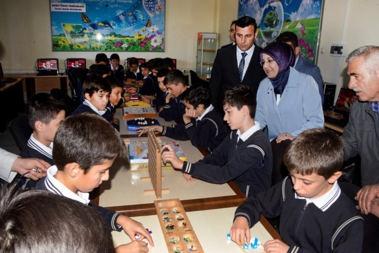 Meramlı Çocuklar ’Bilim Kurdu’ İle Öğreniyor