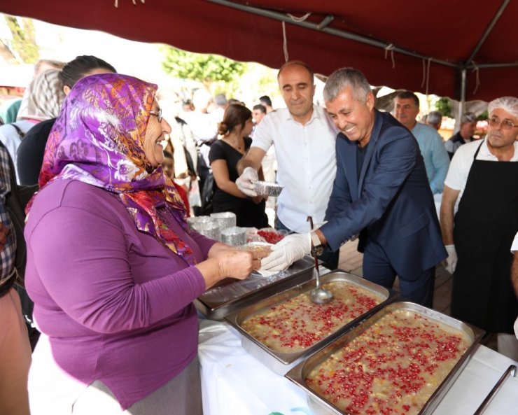 Manavgat Belediyesi’nden Aşure İkramı