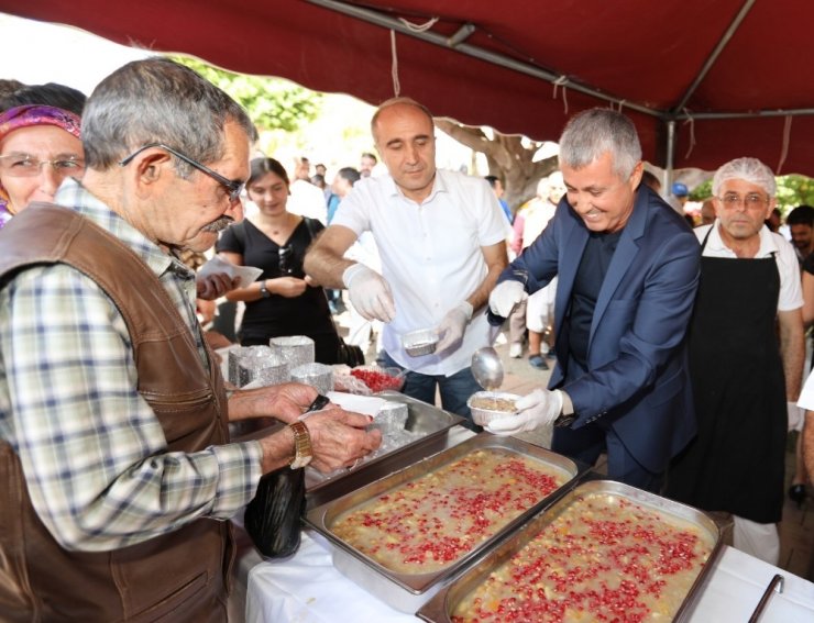 Manavgat Belediyesi’nden Aşure İkramı