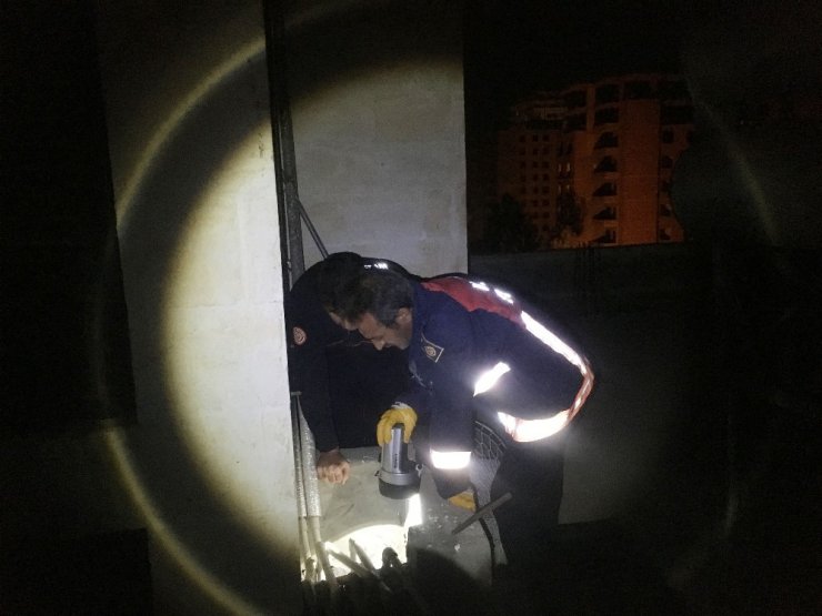 Havalandırma Boşluğuna Giren Kediyi İtfaiye Kurtardı