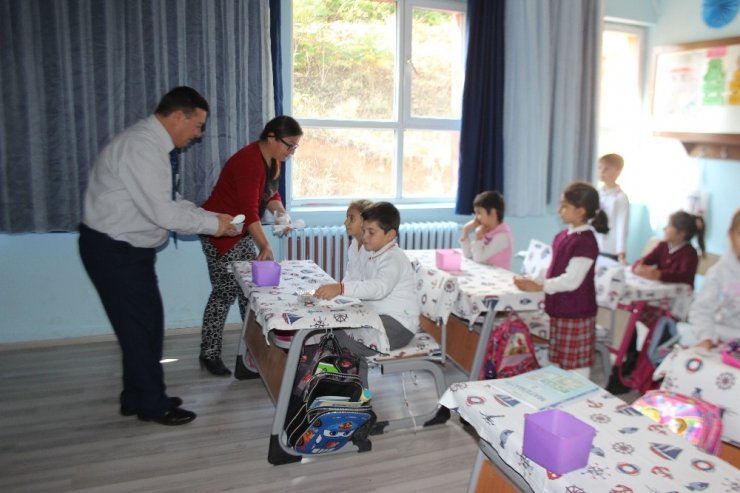 Osmangazi İlkokulu Öğrencilerine Aşure İkramı