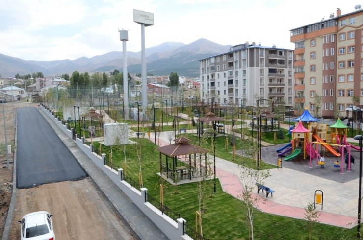 Palandöken Belediyesi 75’inci Parkını Yaptı