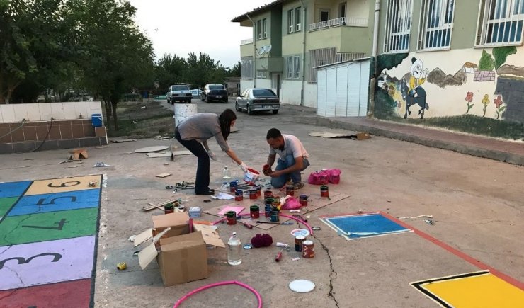 İki Gece Uyumayan Öğretmenler Öğrencilerine Sürpriz Hazırladı