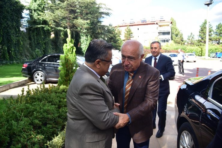 Eski Tbmm Başkanı Cemil Çiçek İle Başkan Yağcı Bir Araya Geldi