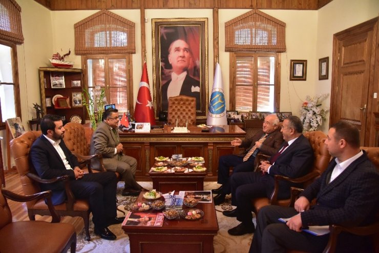 Eski Tbmm Başkanı Cemil Çiçek İle Başkan Yağcı Bir Araya Geldi