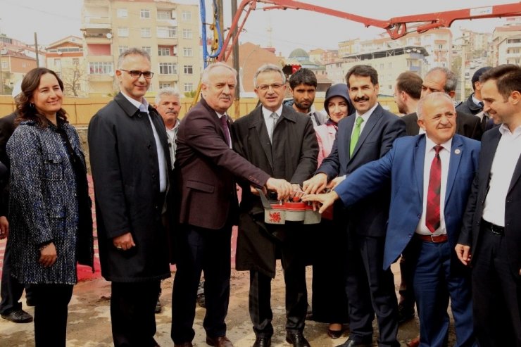 Adem Yavuz Modern Kapalı Pazaryeri Yükseliyor