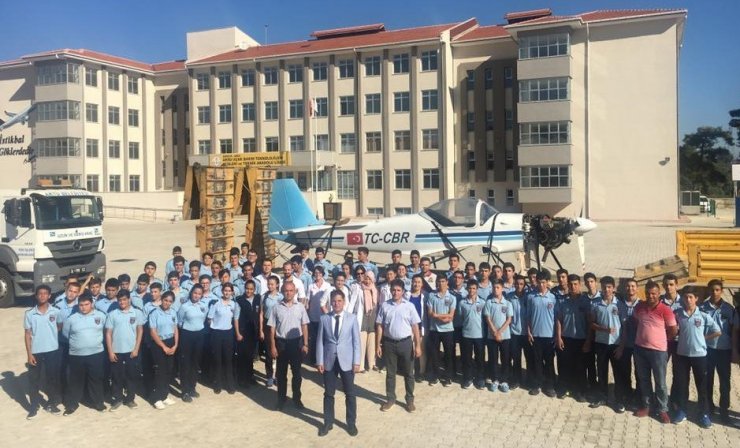 Liseye Eğitim Uçağı