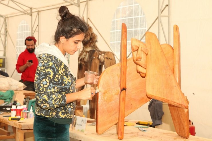Uluslararası Ahşap Heykel Festivali’nde Sanatçılar Çalışmalarını Bitirdi